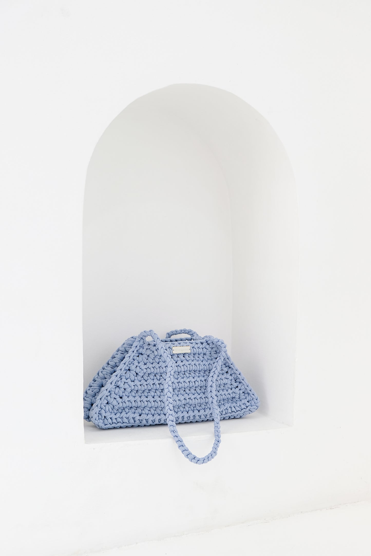 Velin Triangle Crochet Shoulder-Bag in Iced Blue