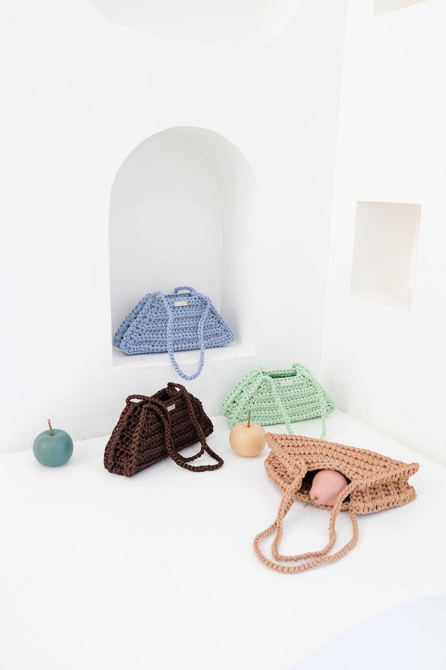 Velin Triangle Crochet Shoulder-Bag in Chocolate